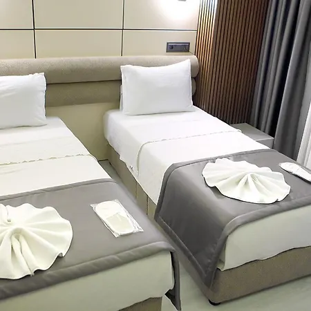 Amara Old & Hotell 3*