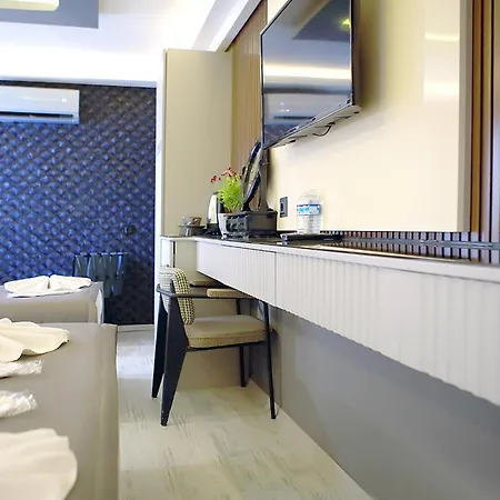 Amara Old & 3*